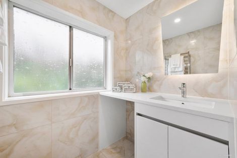 Photo of property in 9b Mander Place, Bucklands Beach, Auckland, 2012