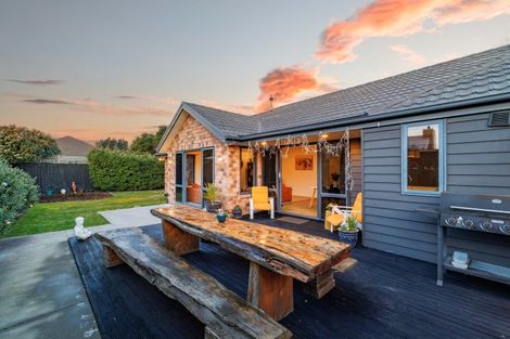 Photo of property in 24 Foresters Crescent, Parklands, Christchurch, 8083