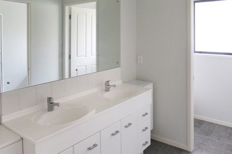 Photo of property in 68 Ruapehu Drive, Fitzherbert, Palmerston North, 4410