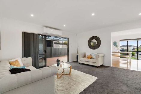 Photo of property in 12 San Casello Rise, Henderson, Auckland, 0612