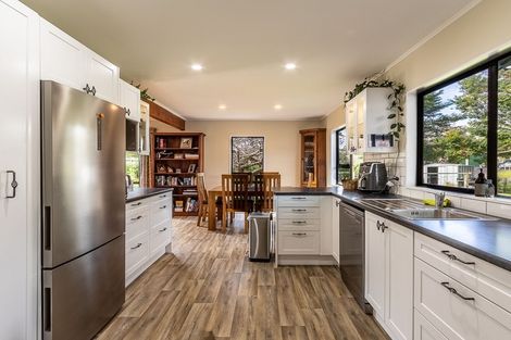 Photo of property in 323 Mazengarb Road, Paraparaumu, 5032