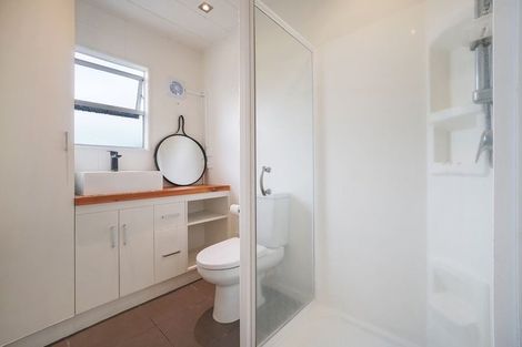 Photo of property in 12/18 Parr Terrace, Castor Bay, Auckland, 0620