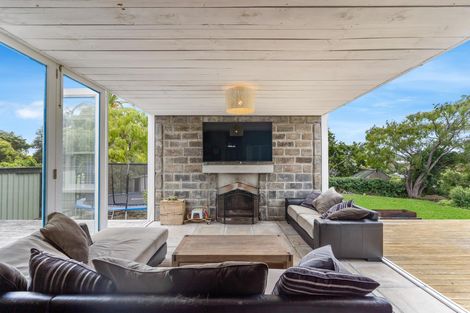 Photo of property in 2 Collingwood Road, Waiuku, 2123