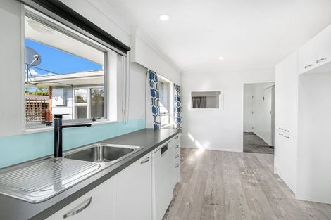 Photo of property in 10 Hollows Crescent, Takaro, Palmerston North, 4412