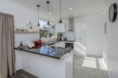 Photo of property in 98 Queen Street West, Levin, 5510