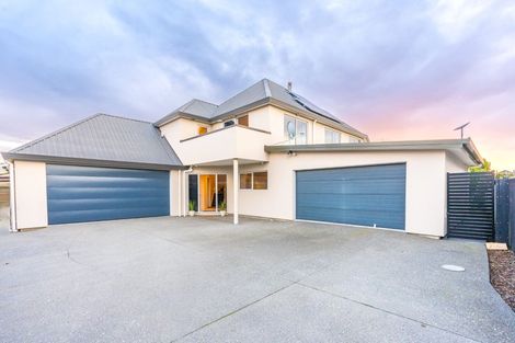 Photo of property in 7 Goodall Place, Redwood, Christchurch, 8051