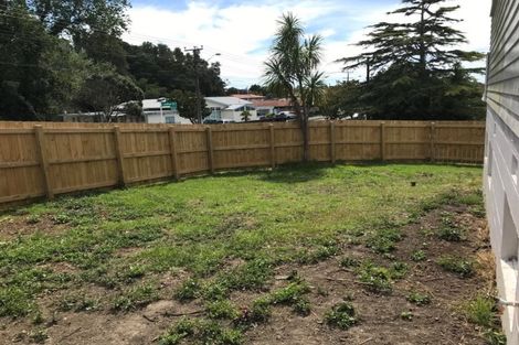 Photo of property in 1 Lenihan Street, Northcote, Auckland, 0627