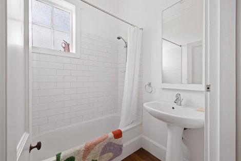 Photo of property in 204 Cape Rodney Road, Leigh, 0985