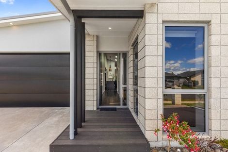 Photo of property in 27 Te Kio Crescent, Papamoa Beach, Papamoa, 3118