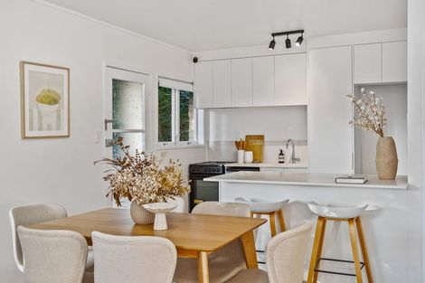 Photo of property in 28b Kathleen Street, Totara Vale, Auckland, 0627