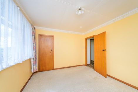 Photo of property in 60 Exeter Crescent, Takaro, Palmerston North, 4412