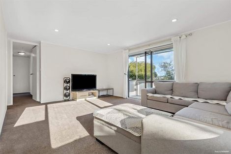 Photo of property in 15 Kayle Glen, West Harbour, Auckland, 0618
