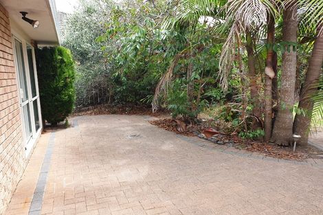 Photo of property in 122 Golfland Drive, Golflands, Auckland, 2013