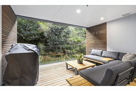 Photo of property in Patent 326 Apartments, 203s/326 Evans Bay Parade, Hataitai, Wellington, 6021