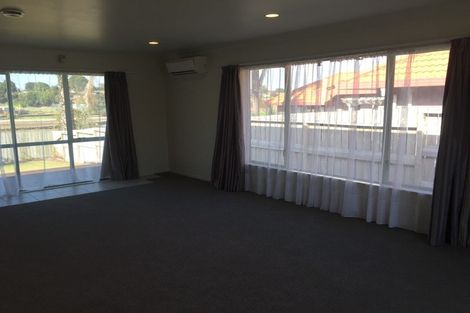 Photo of property in 12 Keywella Drive, Conifer Grove, Takanini, 2112