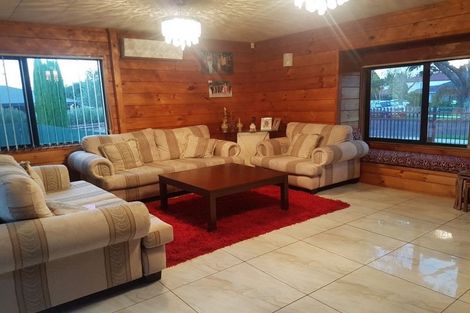 Photo of property in 6 Gardone Terrace, Conifer Grove, Takanini, 2112