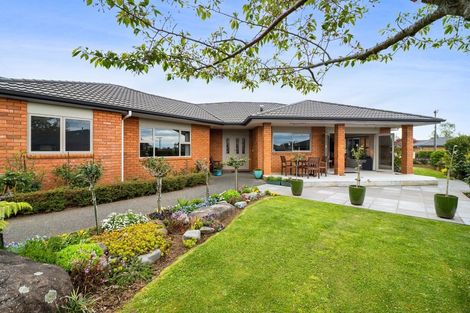 Photo of property in 2 Manurau Crescent, Merrilands, New Plymouth, 4312