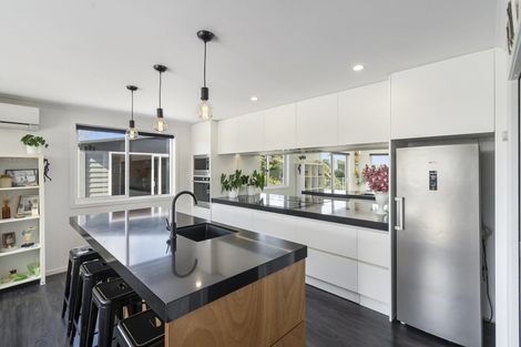 Photo of property in 14b Truby King Street, Merrilands, New Plymouth, 4312