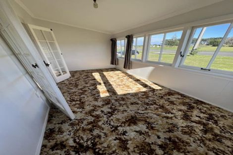 Photo of property in 19 Nash Parade, Foxton Beach, Foxton, 4815