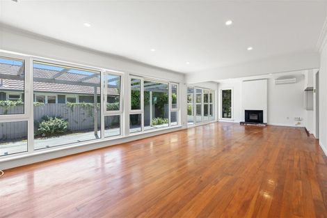 Photo of property in 5 Brookby Crescent, Avonhead, Christchurch, 8042