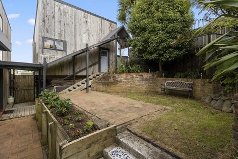 Photo of property in 327 Tukapa Street, Hurdon, New Plymouth, 4310