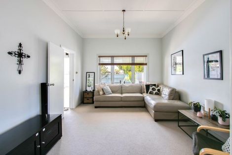 Photo of property in 28 Avenue Road, Greenmeadows, Napier, 4112