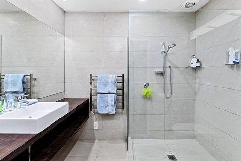 Photo of property in 1/22 Lansdowne Street, Bayswater, Auckland, 0622