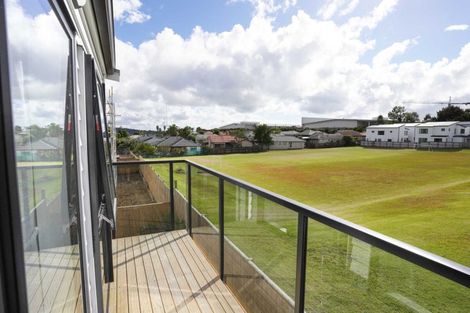 Photo of property in 8/19 Kingdale Road, Henderson, Auckland, 0610