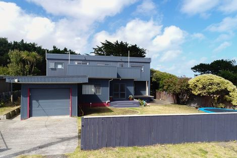 Photo of property in 32 Himatangi Street, Himatangi Beach, Foxton, 4891