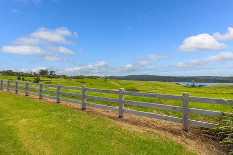 Photo of property in 205 Vaughans Road, Okura, Auckland, 0792