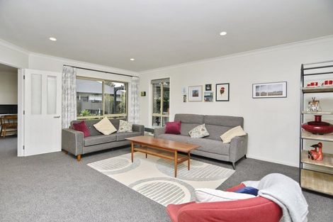 Photo of property in 11 Springside Place, Redwood, Christchurch, 8051
