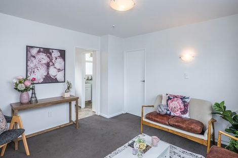 Photo of property in 1/127 Queens Drive, Lyall Bay, Wellington, 6022