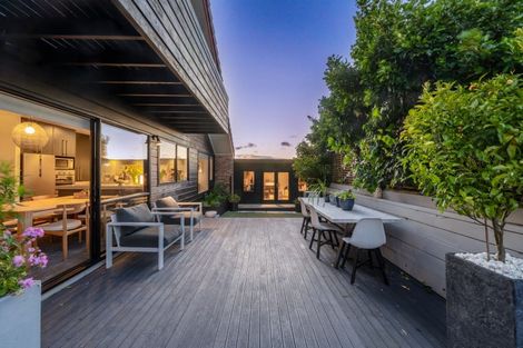 Photo of property in 2/59 Dalwhinnie Parade, Highland Park, Auckland, 2010