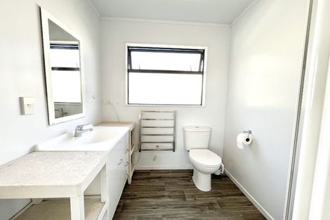 Photo of property in 4 Karo Place, Glendene, Auckland, 0602