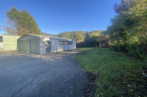 Photo of property in 89 Waikawa Road, Picton, 7220