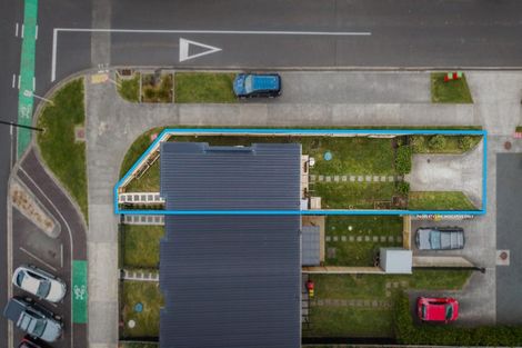 Photo of property in 2 Lumbarda Drive, Kumeu, 0810