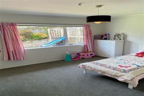 Photo of property in 2/11 Parramatta Place, Botany Downs, Auckland, 2010