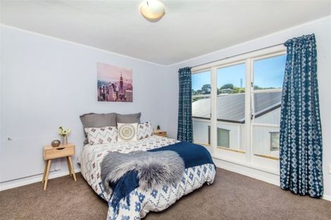 Photo of property in 38 Lyndfield Lane, Newlands, Wellington, 6037