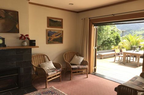 Photo of property in 8 Rutland Street, Picton, 7220