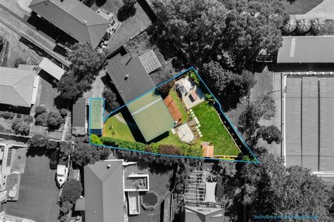 Photo of property in 2/2 Dalwhinnie Parade, Highland Park, Auckland, 2010