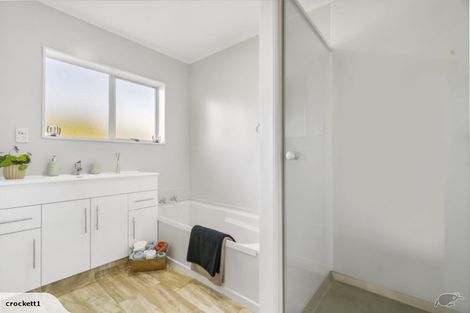 Photo of property in 15 Hocken Place, Mangere Bridge, Auckland, 2022