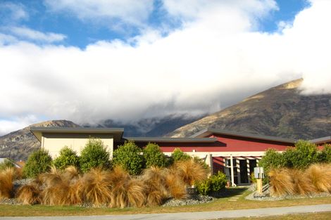 Photo of property in 28 Sylvan Street, Lake Hayes, Queenstown, 9304