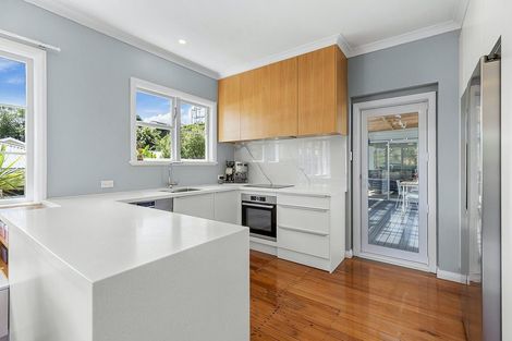 Photo of property in 18 Raumati Terrace, Khandallah, Wellington, 6035