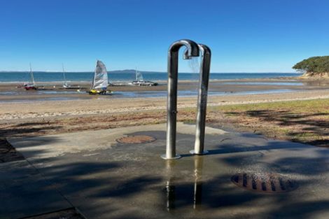 Photo of property in 13 Ellangowan Road, Waiake, Auckland, 0630