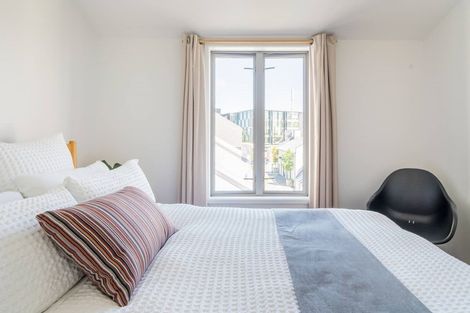 Photo of property in 35 Garreg Road, Fendalton, Christchurch, 8052