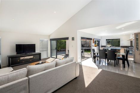 Photo of property in 7 Lilybank Crescent, East Tamaki, Auckland, 2013