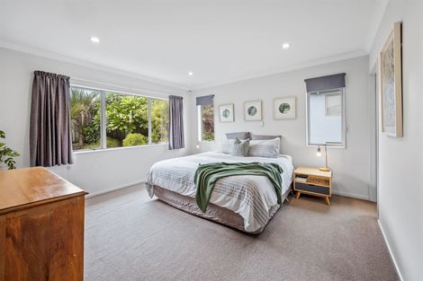 Photo of property in 31 Harrowglen Drive, Northcross, Auckland, 0632