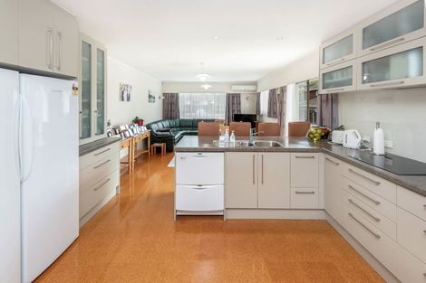 Photo of property in 5 Mccrystal Avenue, Bucklands Beach, Auckland, 2012