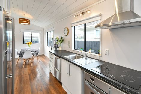 Photo of property in 2/83 Dominion Road, Papakura, 2110