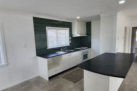 Photo of property in 623 Glenfield Road, Totara Vale, Auckland, 0629